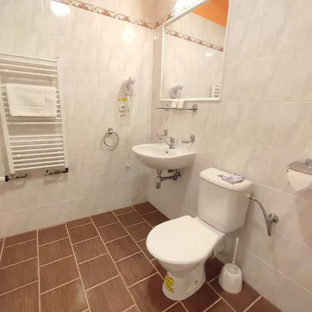 Hotel 28 3*