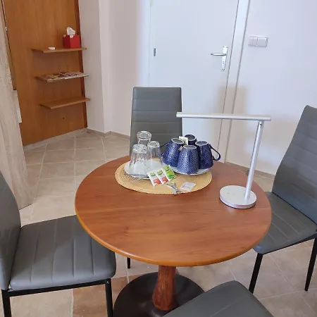 Hotel 28