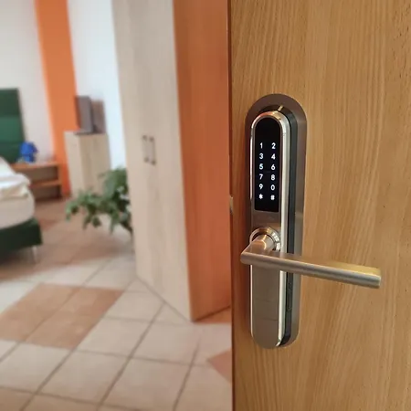 Отель 28 Яромерж